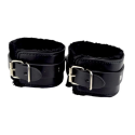 Catuse erotice Bound to Please - Plush Wrist Cuffs, din piele cu puf pentru o purtare conforabila, Neagra
